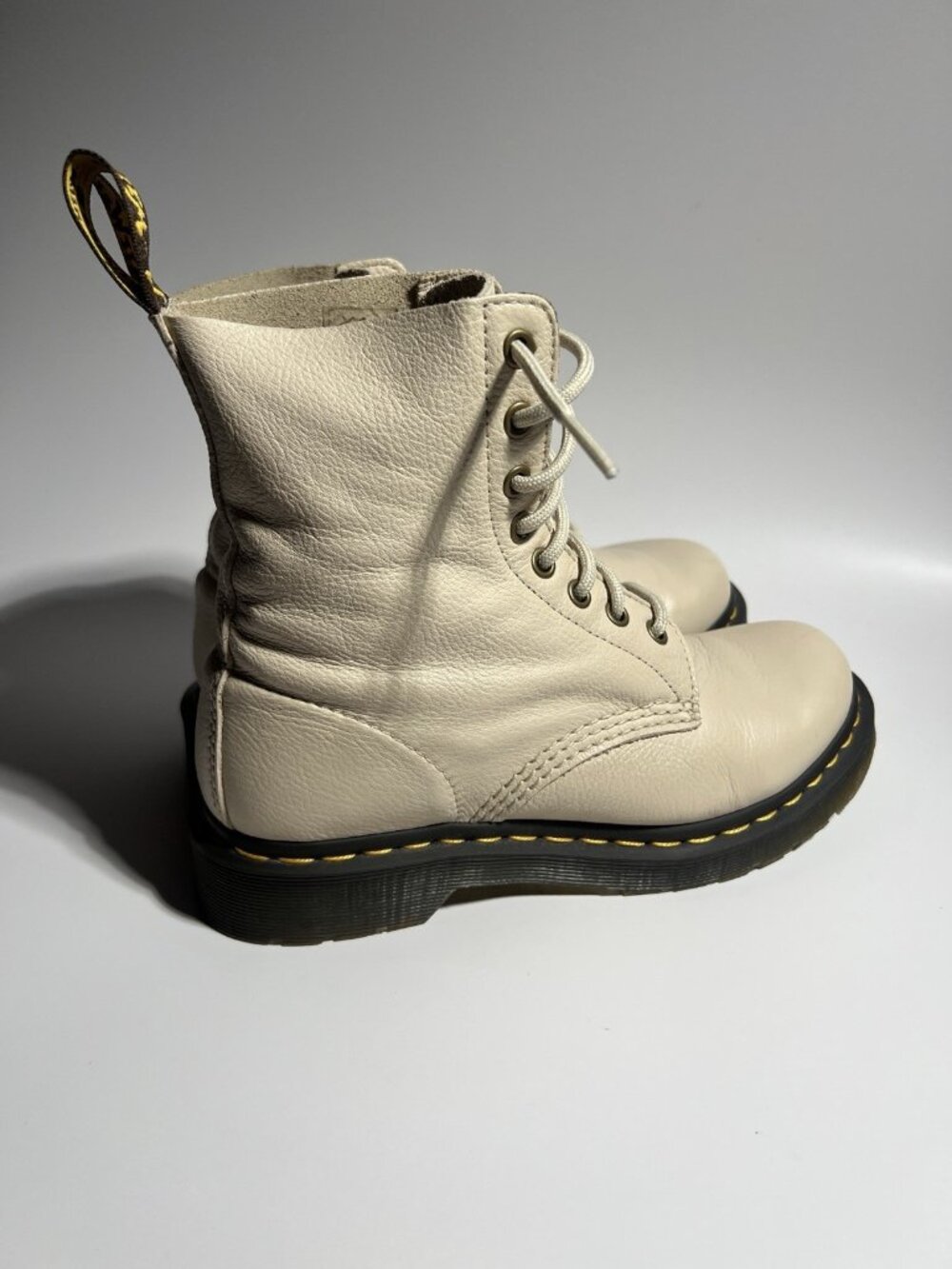 Dr. Martens 1460 Pascal Women’s Virginia Leather Boots Taupe Size 7 NEW - Picture 10 of 15